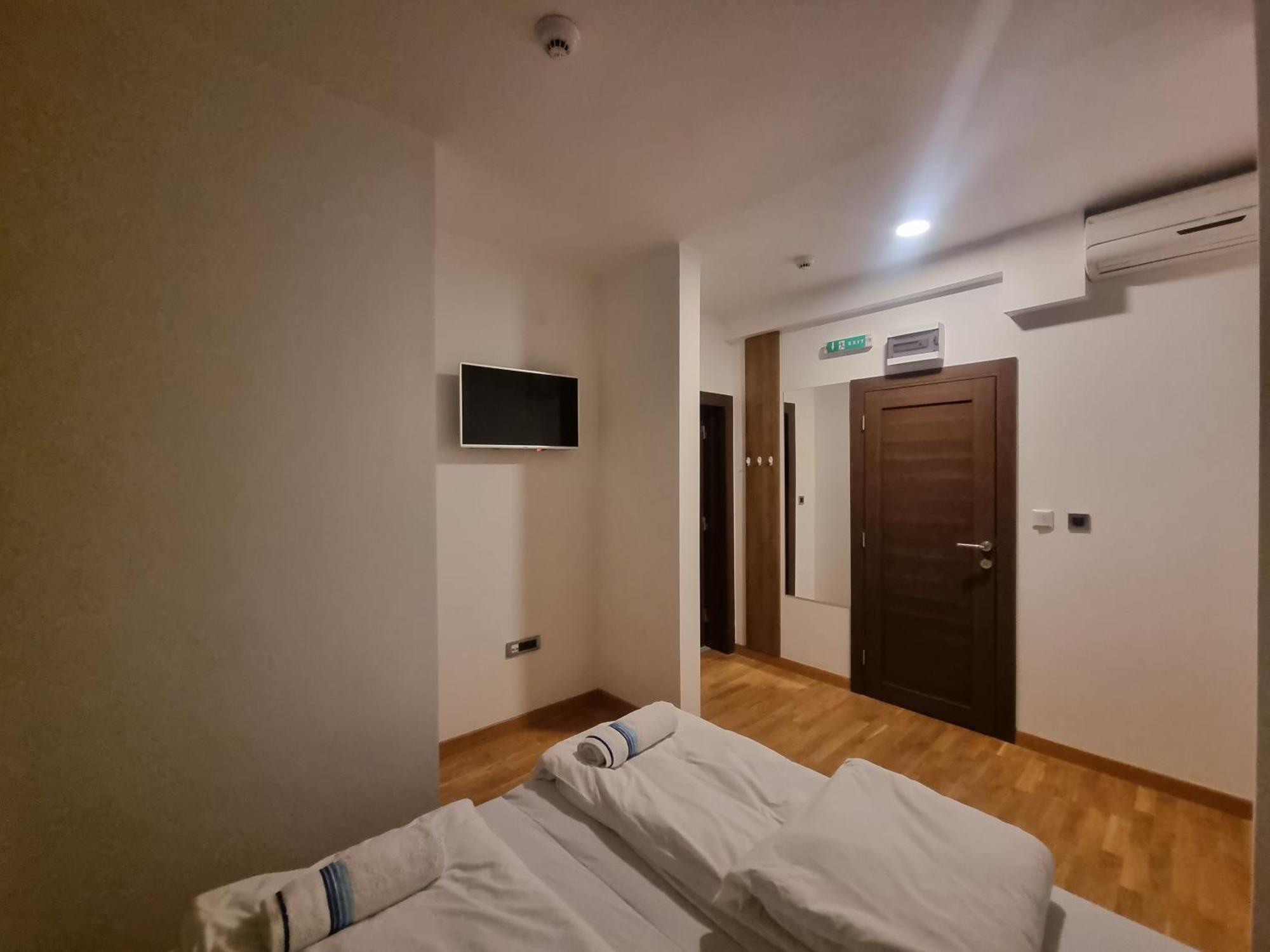 Gosnje Lägenhet Novi Sad Exteriör bild